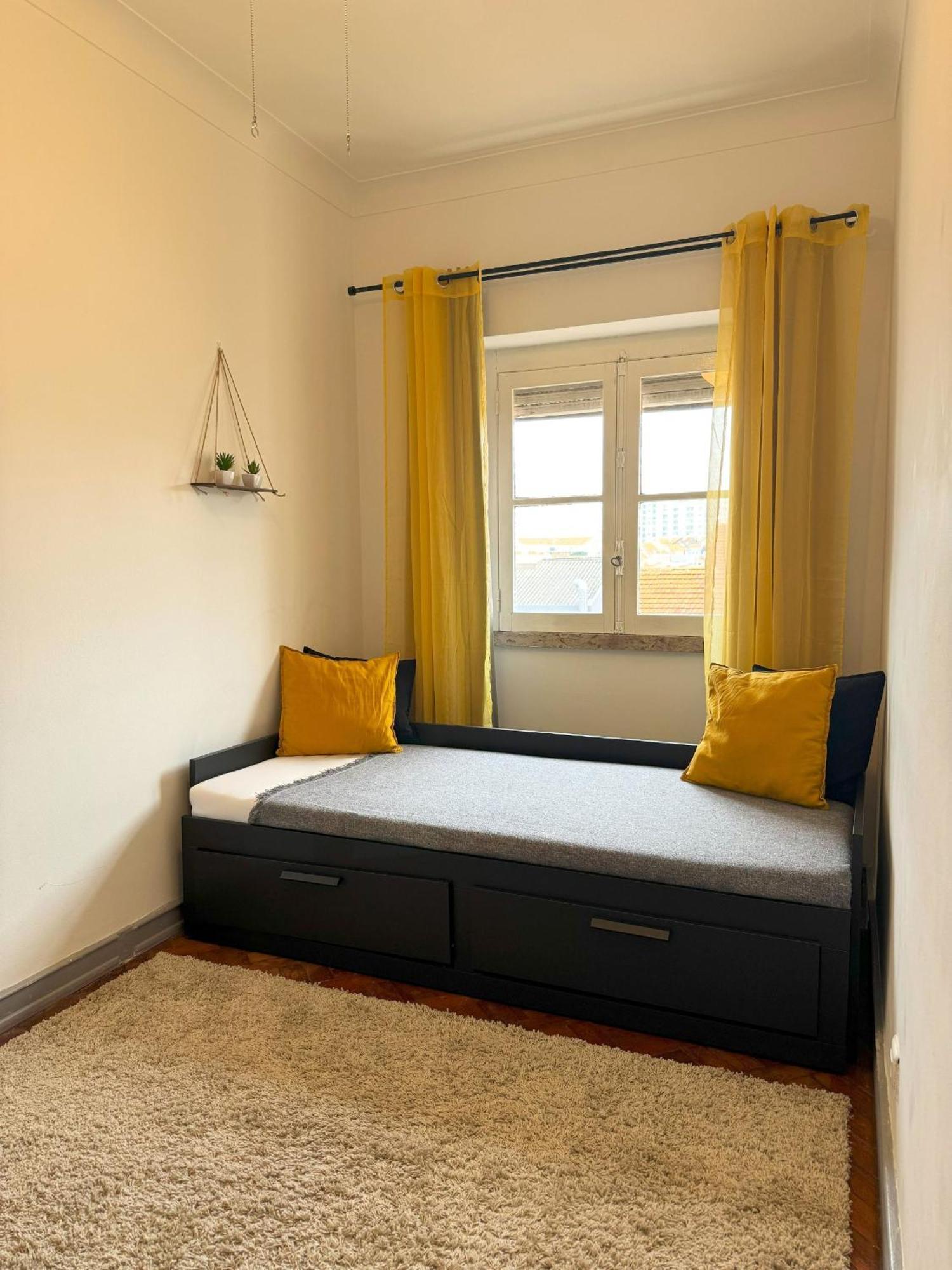 Casas Da Eva - Campolide Quarto em Acomodações Particulares *